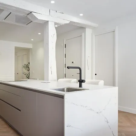 The Collection - Opera Lejlighed *